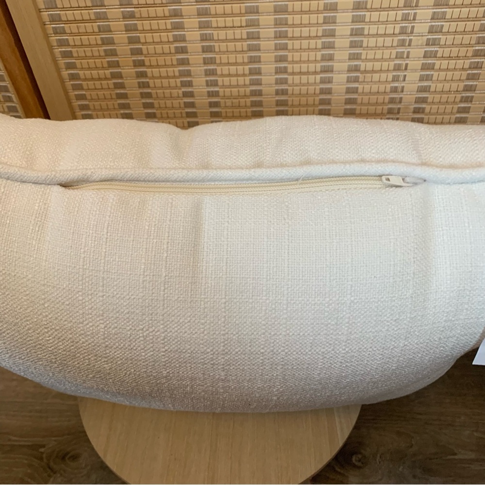 “Bee Happy” Embroidered Throw Pillow NWT - Picture 3 of 4